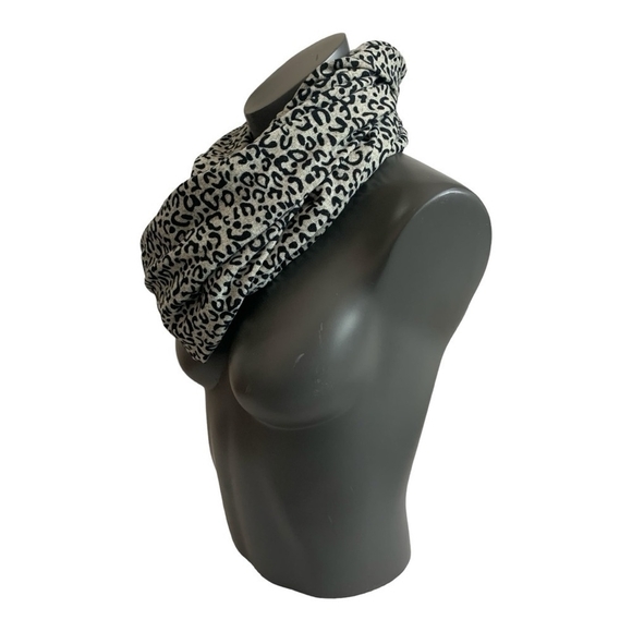 Women Neck Warmer Wrap Black Grey Cheetah Print Scarf Knit Wrap Scarf - Picture 2 of 4